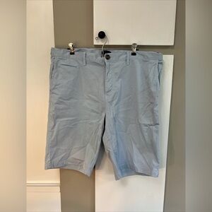 PREOWNED 14TH & UNION MENS SLIM FIT LIGHT BLUE KHAKI SHORTS SIZE 40W